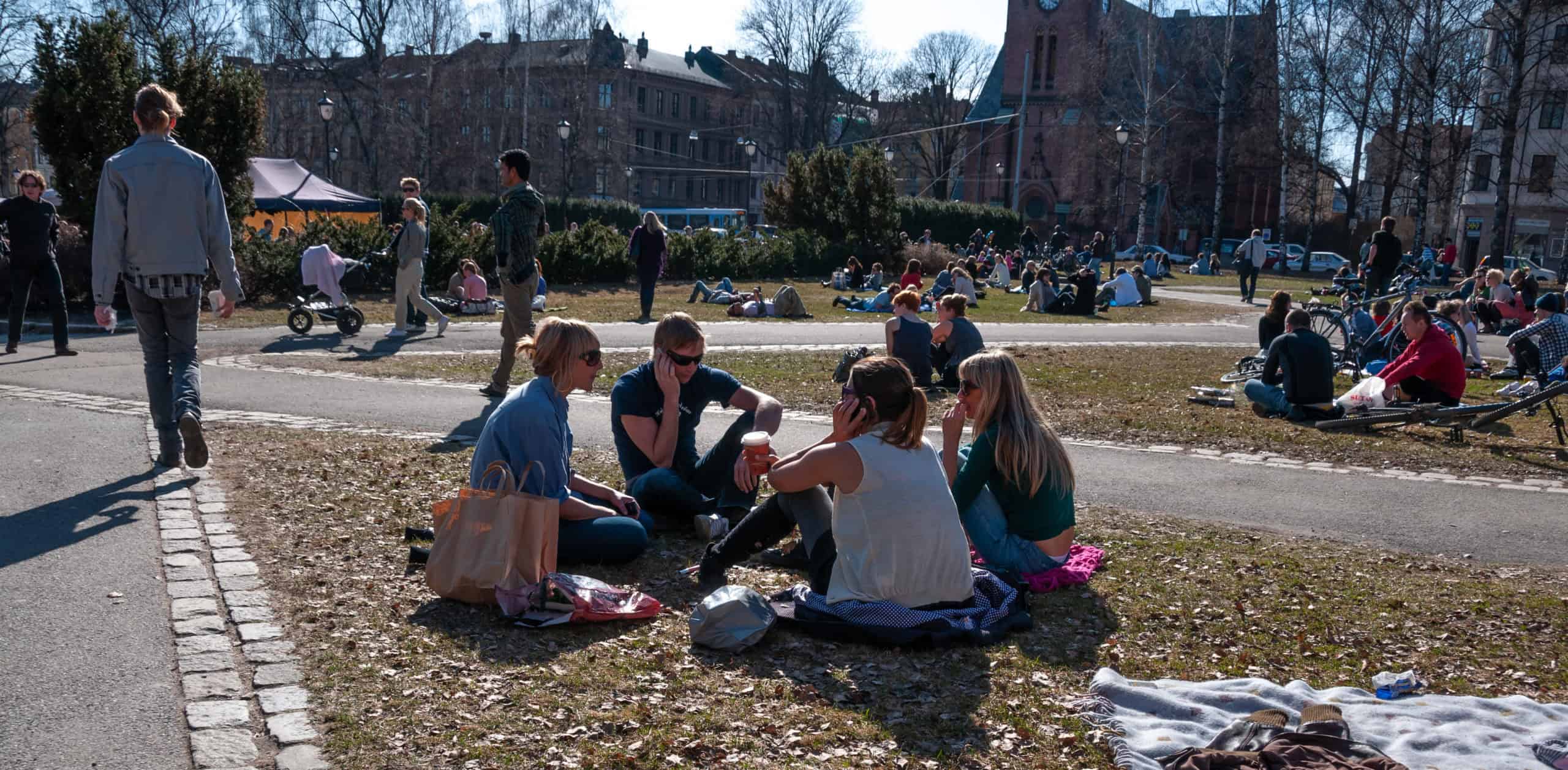 Oslo,,Norway,-,April,11,2010:,Norwegian,People,Drinking,Coffee